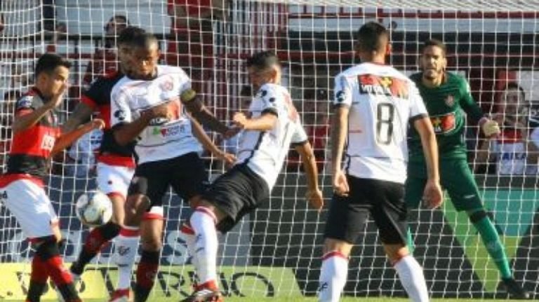 Com falhas táticas, Vitória empata contra Atlético-GO; veja gols