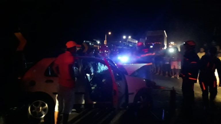 Colisão entre carro e ônibus deixa feridos na BR-101, em Santo Antônio de Jesus