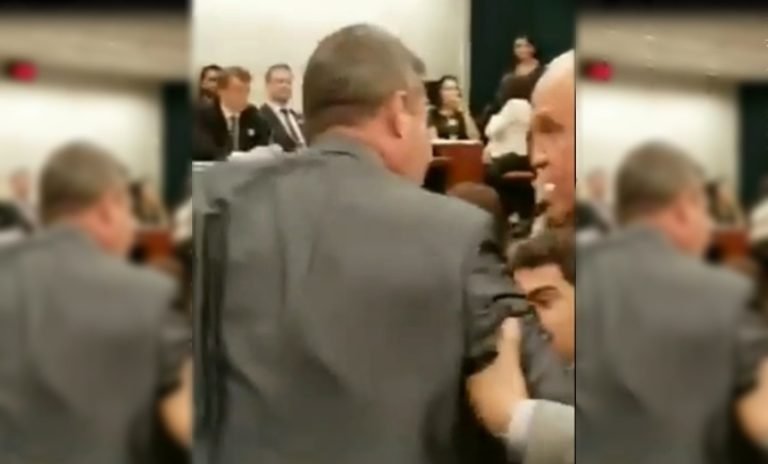 Durante sessão na Câmara dos Deputados, líder do PSL dispara: “A Bahia é um lixo”