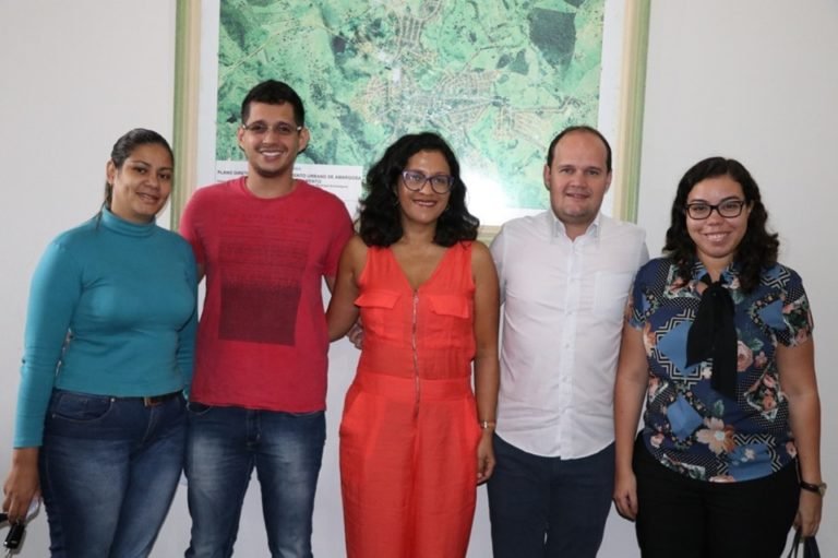 Amargosa: prefeito apresenta médicos que atenderão nos bairros Sucupira e São Roque