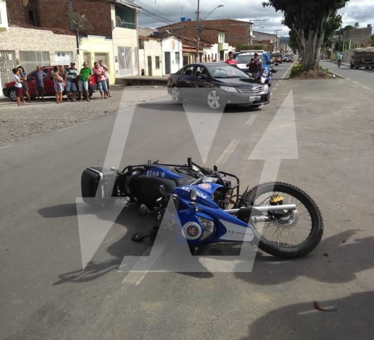 Amargosa: motorista realiza manobra brusca e atinge motocicleta da Polícia Militar