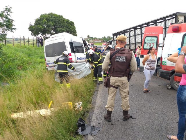 Acidente grave na estrada Feira-São Gonçalo deixa oito pessoas mortas