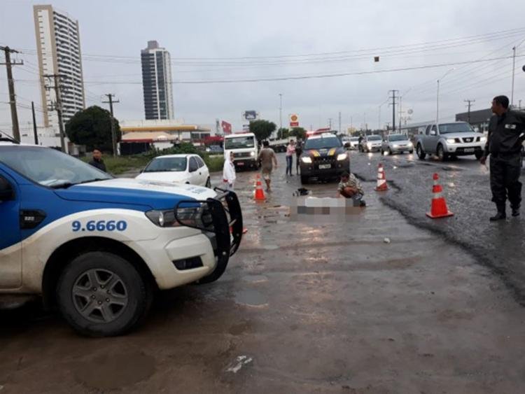 Adolescente morre em acidente após colidir com animal na pista em Feira