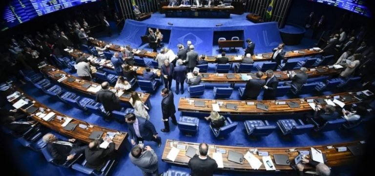 Por 47 votos a 28, Senado aprova derrubada do decreto das armas de Bolsonaro