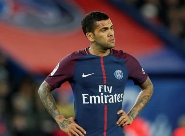 Daniel Alves anuncia saída do PSG: ‘Fecho mais um ciclo na minha vida’