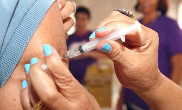 Vacinação contra a gripe é aberta para toda a população a partir desta segunda