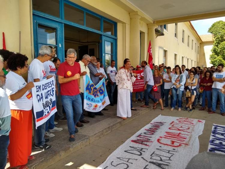 Ato reivindica nomeação de reitora eleita na UFRB