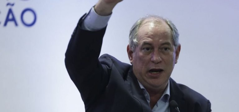 Dilma foi colocada no governo para Lula continuar mandando, diz Ciro