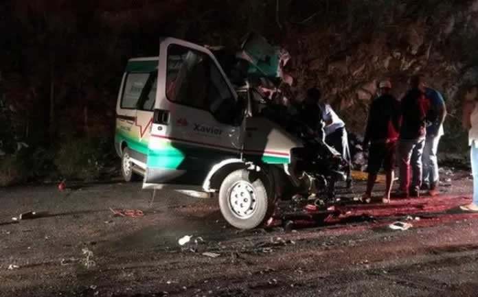 Homem morre após colisão entre caminhão e carro funerário na BA-026