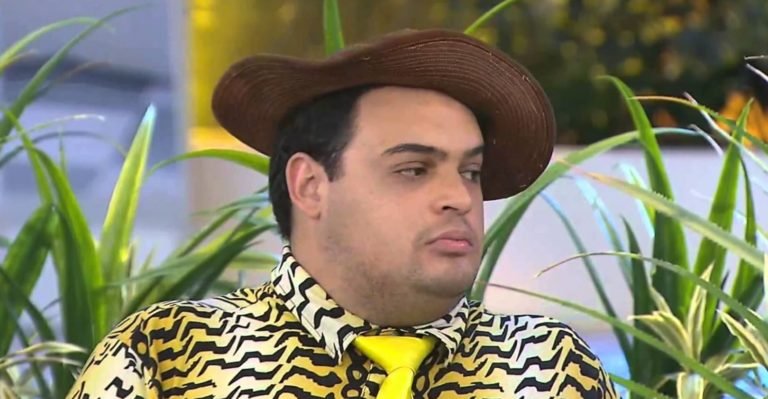 Humorista do SBT é assaltado dentro de quarto de hotel, se desespera e cancela shows