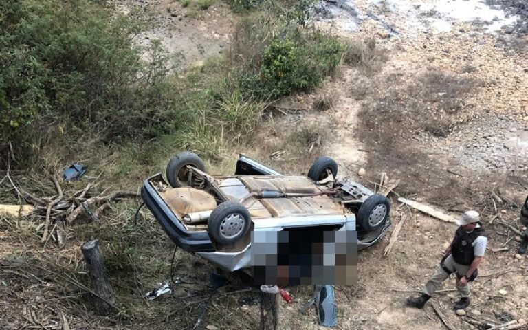 Motorista de carro morre durante acidente; grávida e criança ficam feridas em Condeúba