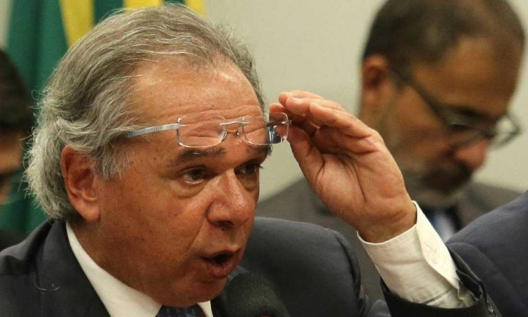 Paulo Guedes quer negociar oxigênio da Amazônia