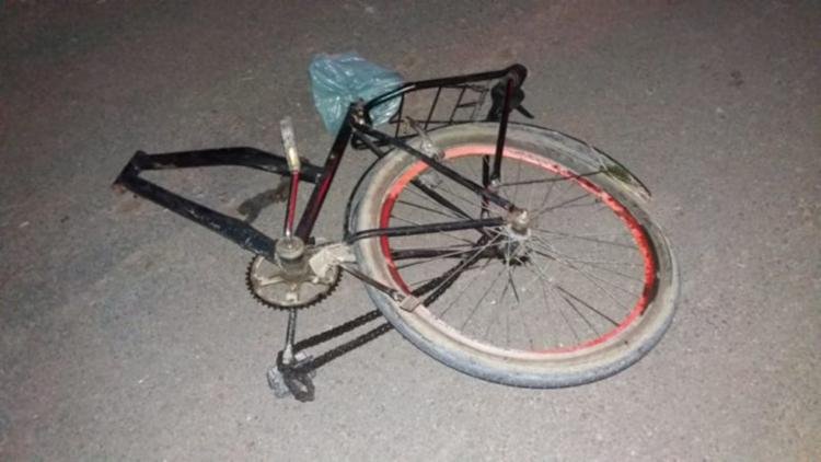 Homem e criança morrem atropelados ao atravessar rodovia de bicicleta