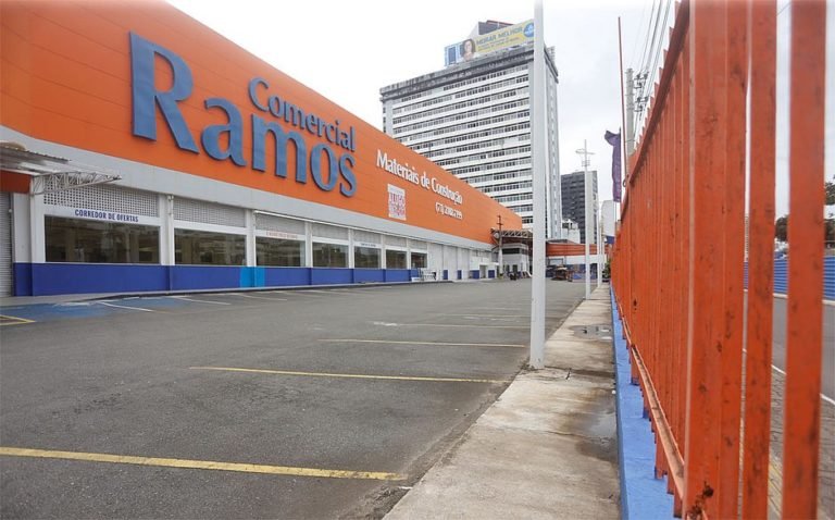 Falta de demanda e crise fecham as portas de loja da Comercial Ramos em Salvador