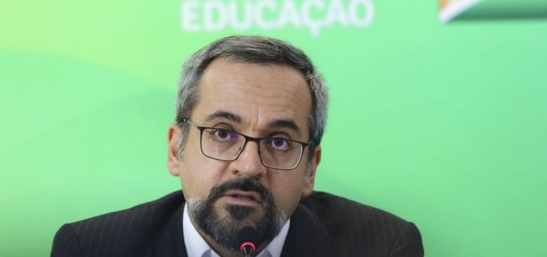 MEC corta pela metade orçamento da Capes