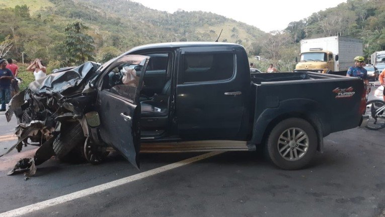 Caminhonete invade contramão e provoca acidente com um morto e dois feridos BR-330