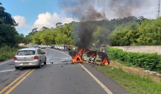 Duas pessoas morrem em acidente na BA-531