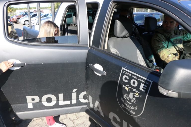 Vídeo: Considerada a maior traficante da Bahia chega a Salvador após ser detida em SP