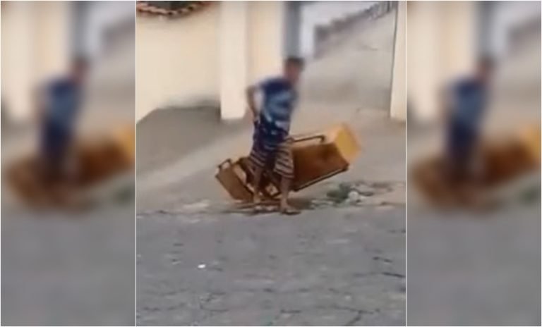 Vídeo: bêbado é flagrado roubando caixão de dentro do cemitério em Minas Gerais