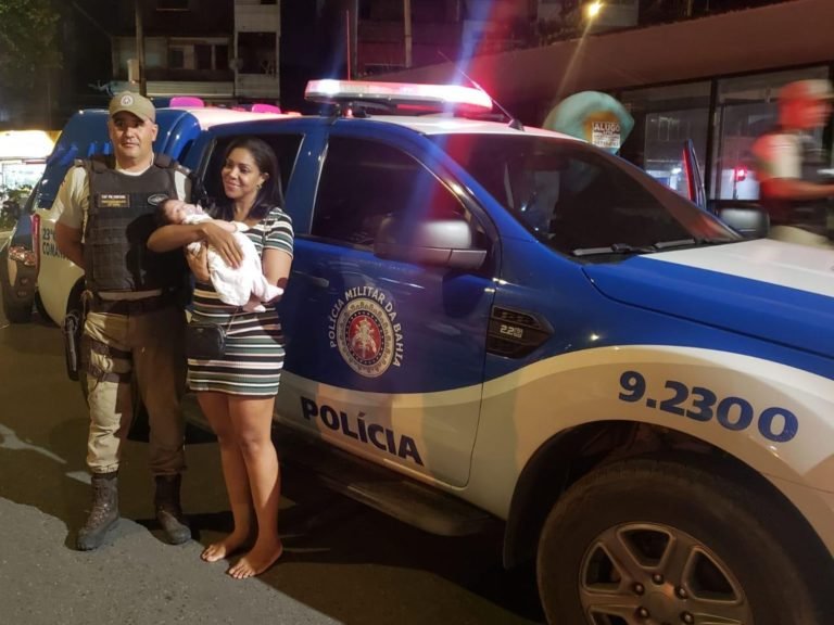 Bebê de três meses, sequestrada em roubo de carro, é resgatada pela Polícia Militar em Salvador