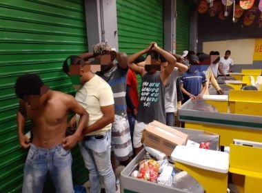 Mais de 30 pessoas tentam furtar lojas em Cosme de Farias e são detidas pela PM