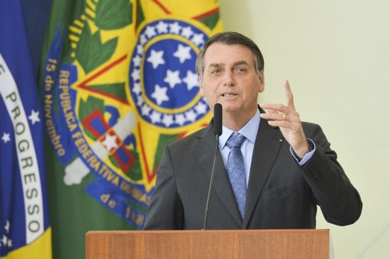 Bolsonaro veta integralmente lei que previa psicologia e serviço social nas escolas públicas