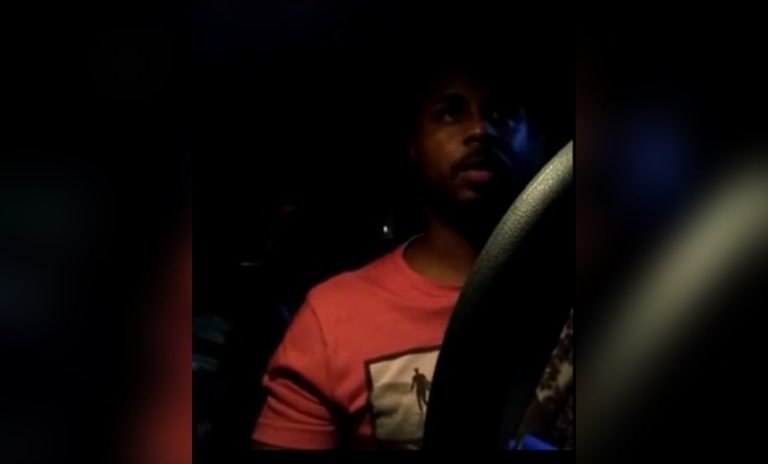 Vídeo! Motorista de app filma casal suspeito de injúria em Salvador; “problema é sua corzinha”