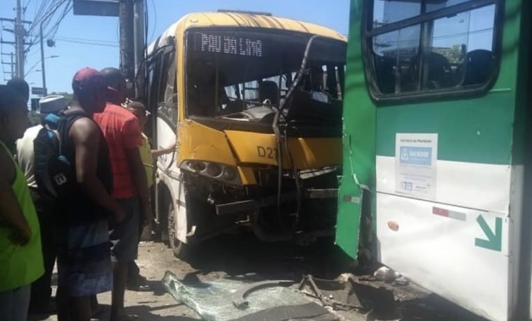 Acidente entre ônibus e micro-ônibus deixa feridos em Salvador; SAMU foi acionado