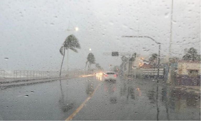 Chuva em Salvador gera 16 ameaças de desabamento de imóvel e dois deslizamentos de terra