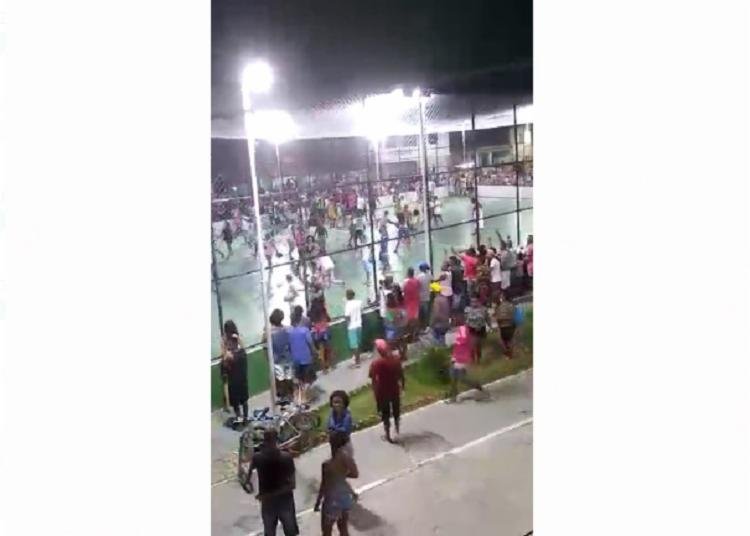 Vídeo: final de campeonato de futsal termina em pancadaria em Vera Cruz