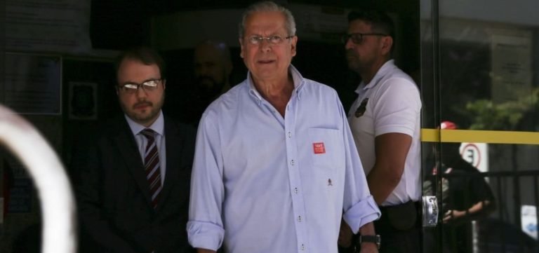 Ex-ministro José Dirceu é solto após decisão da Justiça