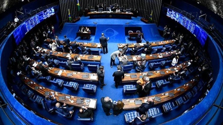 Mais de 40 senadores já estão dispostos a derrubar veto de Bolsonaro sobre afrouxamento do fundo partidário