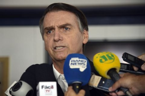 “Quero continuar presidente, não dá pra dar um golpe, não?”, diz Bolsonaro em evento
