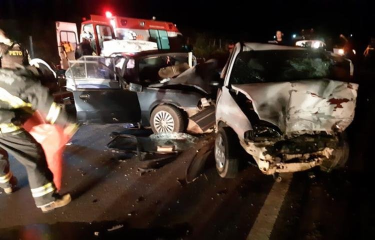Motoristas morrem em colisão de veículos no interior da Bahia