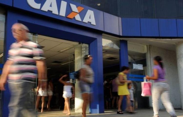 Caixa começa a pagar auxílio a beneficiários do Bolsa Família