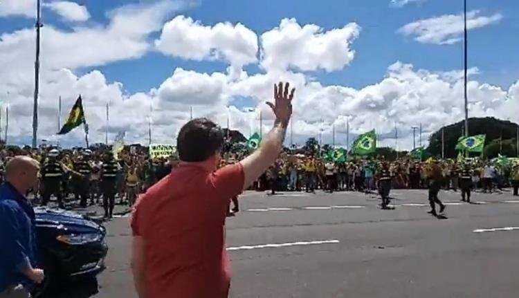 Bolsonaro discursa em defesa de manifestantes em Brasília