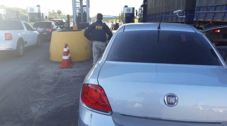 Trio responsável por roubo de carro em Salvador é capturado na BR-324