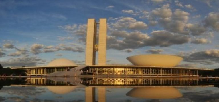 Bolsonaro sanciona lei que estimula renegociação de dívida com a União