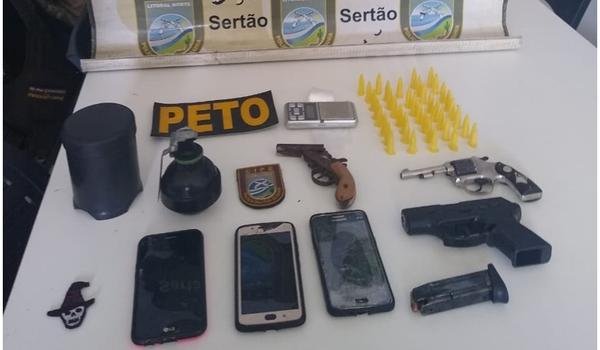 Dois suspeitos morrem e adolescente fica ferida após troca de tiros com a PM na Bahia