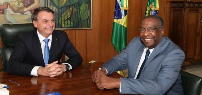 Bolsonaro anuncia Carlos Alberto Decotelli como ministro da Educação