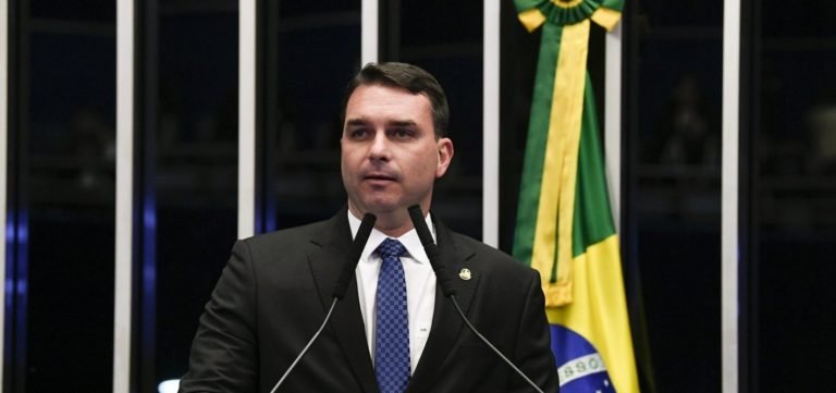 Flávio Bolsonaro será ouvido nesta segunda pelo MPF sobre vazamento da PF na operação Furna da Onça