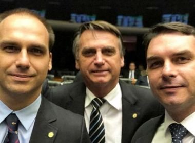Ministro envia a PGR notícia-crime contra família Bolsonaro por rede de perfis falsos