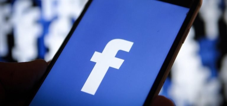 Facebook recua e bloqueia perfis de bolsonaristas fora do Brasil