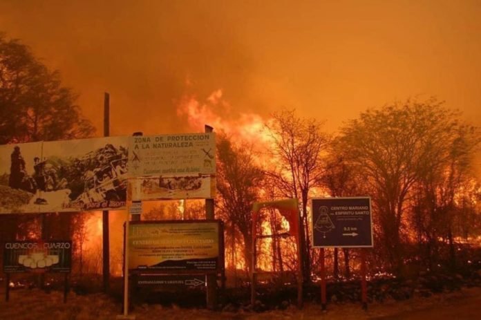 Fortes incêndios na Argentina provocam retiradas e ameaçam casas