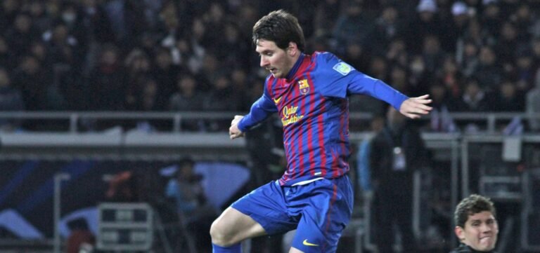 Messi anuncia que vai ficar no Barcelona
