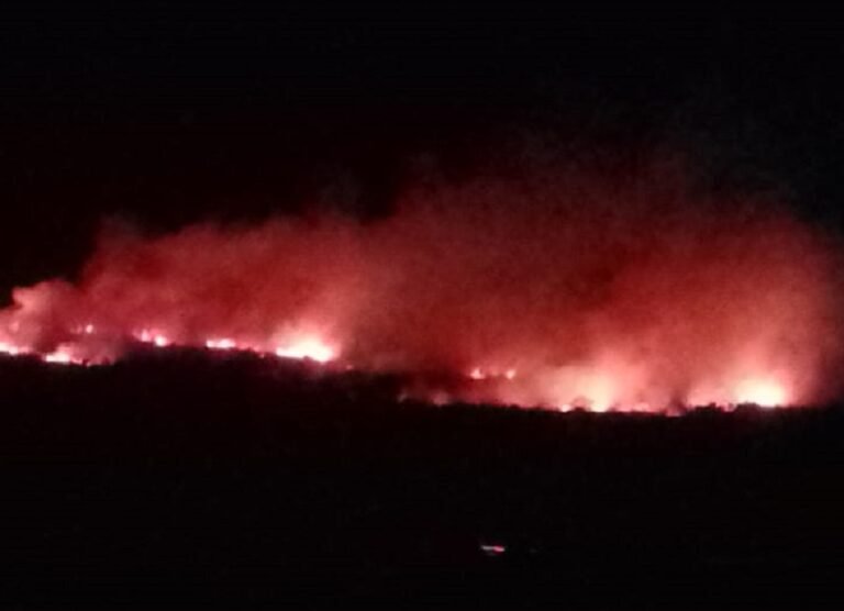 Incêndio de grande proporção é registrado na Serra de Tartatuga, em Milagres
