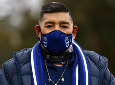 Maradona vai passar por cirurgia para drenar pequena hemorragia no cérebro