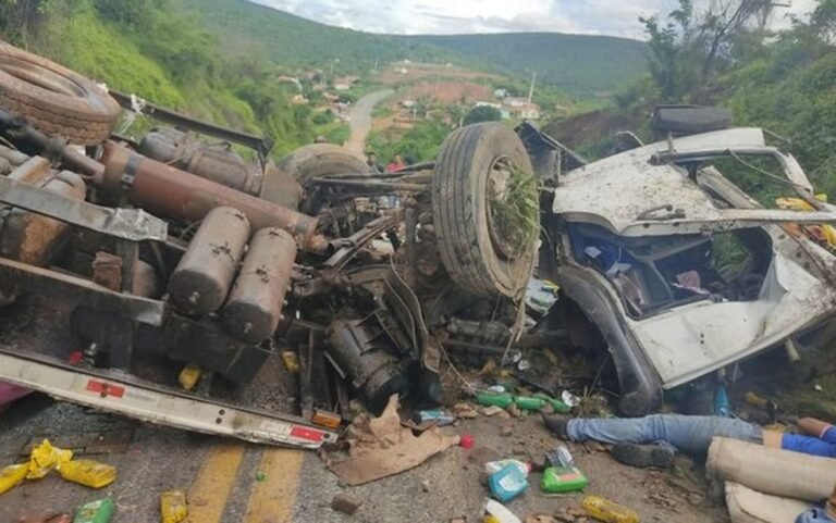Acidente envolvendo caminhão deixa morto e ferido em rodovia no sudoeste da Bahia