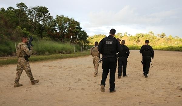 Quinze integrantes do “BDM” e “Tropa do A” têm mandados cumpridos na Bahia; facções são rivais