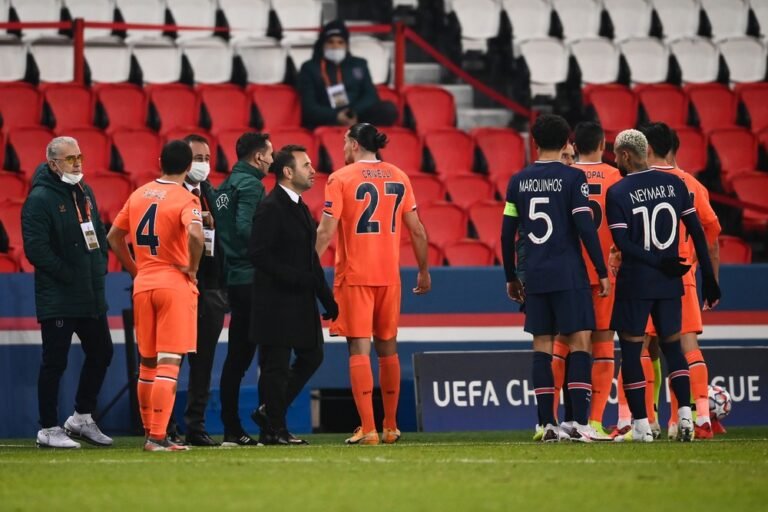 Jogadores do PSG e Istanbul deixam jogo após caso de racismo
